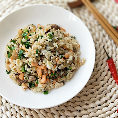 咸香黄油三文鱼炒饭