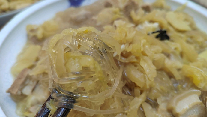 酸菜炖粉条，地道家乡味