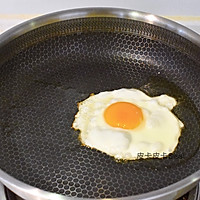 丰富餐桌味：韩国泡菜金枪鱼炒饭的做法图解4