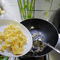 平菇炒鸡蛋的做法图解9