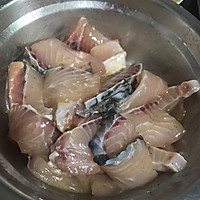 不辣的酸菜鱼的做法图解1