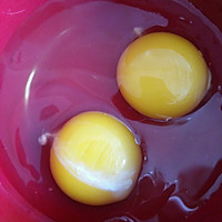 幼儿食谱之椒盐黄瓜蒸蛋的做法图解1