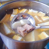 山药玉米排骨汤的做法图解4