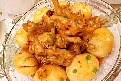 红烧鸡爪配鸡蛋