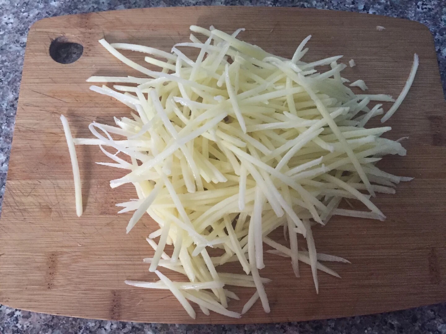 新手怎么切土豆丝 ，学会这几个步骤，新手能轻松切出漂亮的细丝 | 说明书网