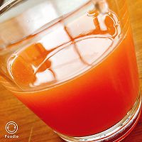 胡萝卜西芹苹果汁的做法图解5