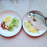 清蒸金鲳鱼的做法图解2