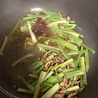 豆干芹菜炒肉丝的做法图解6
