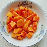 杏仁银耳炖木瓜的做法图解1