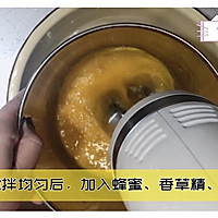 #换着花样吃早餐#蜂蜜凹蛋糕的做法图解2