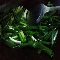 香辣胡葱炖豆腐的做法图解2