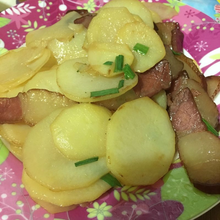 土豆炒腊肉的做法