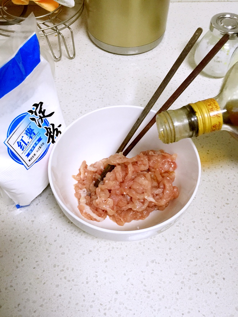 家常肉丝菜汤面的做法图解1