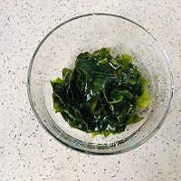 #少盐饮食 轻松生活#虾滑鸡蛋裙带菜汤的做法图解2