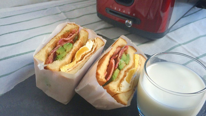 早安晨之美：牛油果培根三明治