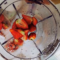 鲜草莓酸奶的做法图解1