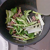 青椒炒牛柳的做法图解3