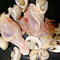 #感恩节为TA做顿饭#莲藕口蘑鸡腿汤的做法图解3