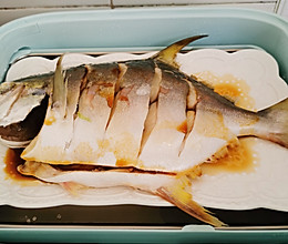 蒸金鲳鱼，清蒸金昌鱼，蒸鱼，秘制酱油的做法