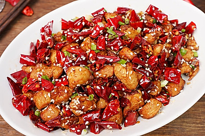 辣子鸡丁，麻辣鲜香