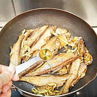 #向往的生活 就是外婆乡#姜丝豆豉烧熏鱼干的做法图解9
