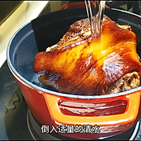 #肉食主义狂欢#经典川菜东坡肘子，色泽红亮，肥而不腻的做法图解14