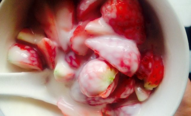 草莓酸奶～5分钟制作消脂小食