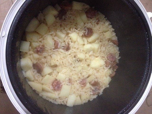 腊肠土豆焖饭