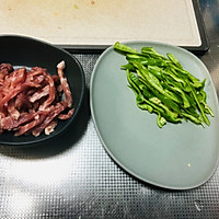 青椒肉丝馅饼的做法图解1