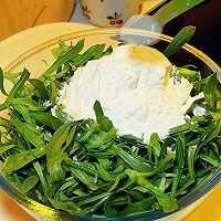 #春日尝鲜#蒸面条菜春天尝鲜野菜的做法图解1