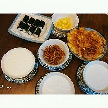 Fast.早餐02=海苔饭团+胡萝卜煎蛋+雪梨思暮雪+凉拌笋