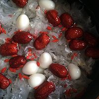 银耳炖红枣鹌鹑蛋的做法图解6