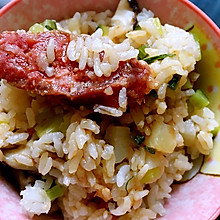 电饭锅腊肠菌菇土豆煲仔饭