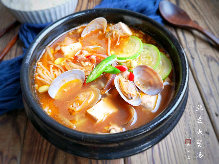 口感浓香且味道鲜美，经常喝还有助于消化的韩式大酱汤的做法