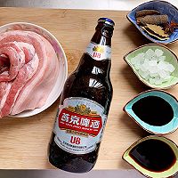 焦香燕京U8啤酒红烧肉的做法图解1