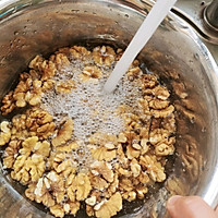 烤核桃仁的做法图解2