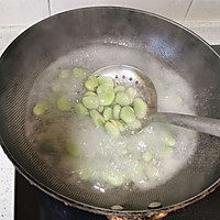 五香蚕豆焖肉片的做法图解1
