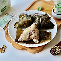 十二谷米咸蛋黄腊肠粽#金盈新食尚，健康多“谷”力#的做法图解16