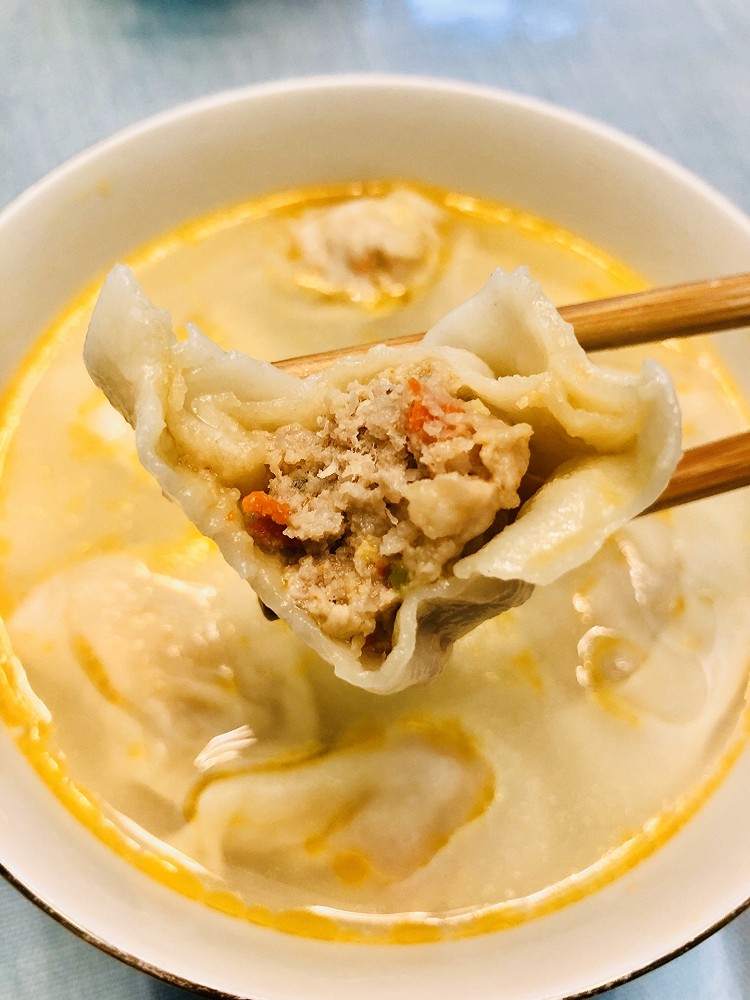 秃黄油鲜肉云吞的做法