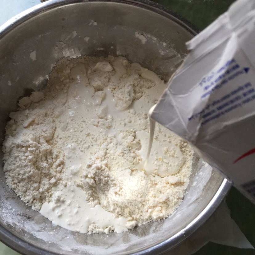 淡奶油黑加仑司康的做法图解3