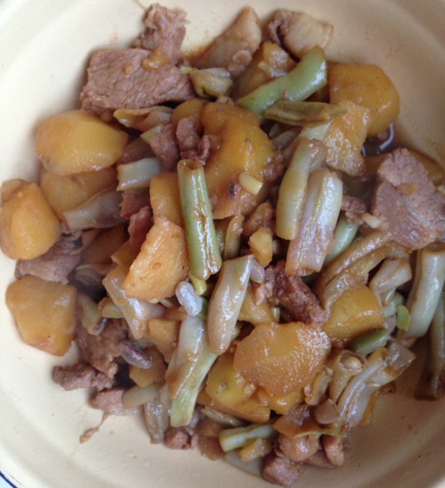 Stewed pork with potato and kidney bean