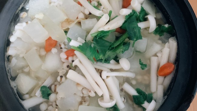 海鲜菇冬瓜薏米汤的做法