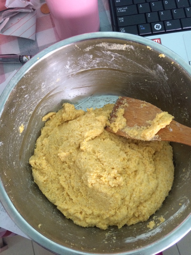 玉米面饼子的做法图解2