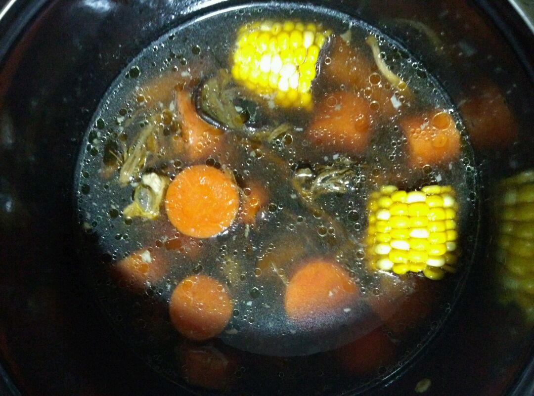 香菇玉米胡萝卜排骨汤怎么做_香菇玉米胡萝卜排骨汤的做法_西蘭_豆果美食