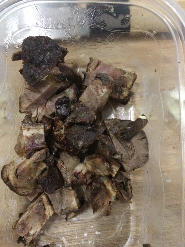 肘子肉炒油麦菜的做法图解1