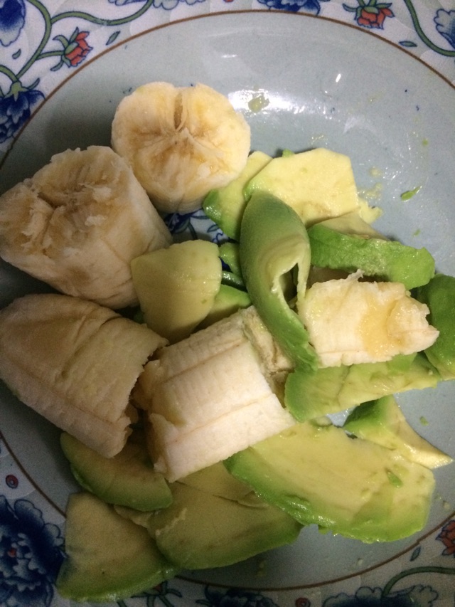 牛油果香蕉牛奶汁的做法图解2