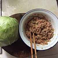 圆白菜扣肉的做法图解1