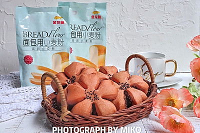 桃花豆沙面包