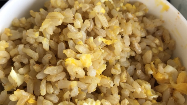 糙米无油蛋炒饭的做法