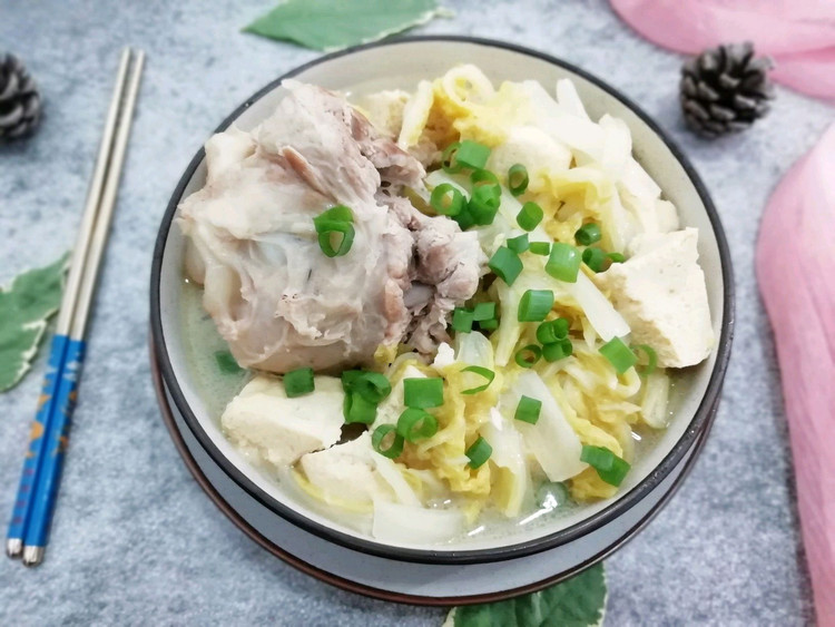 大骨炖白菜冻豆腐的做法